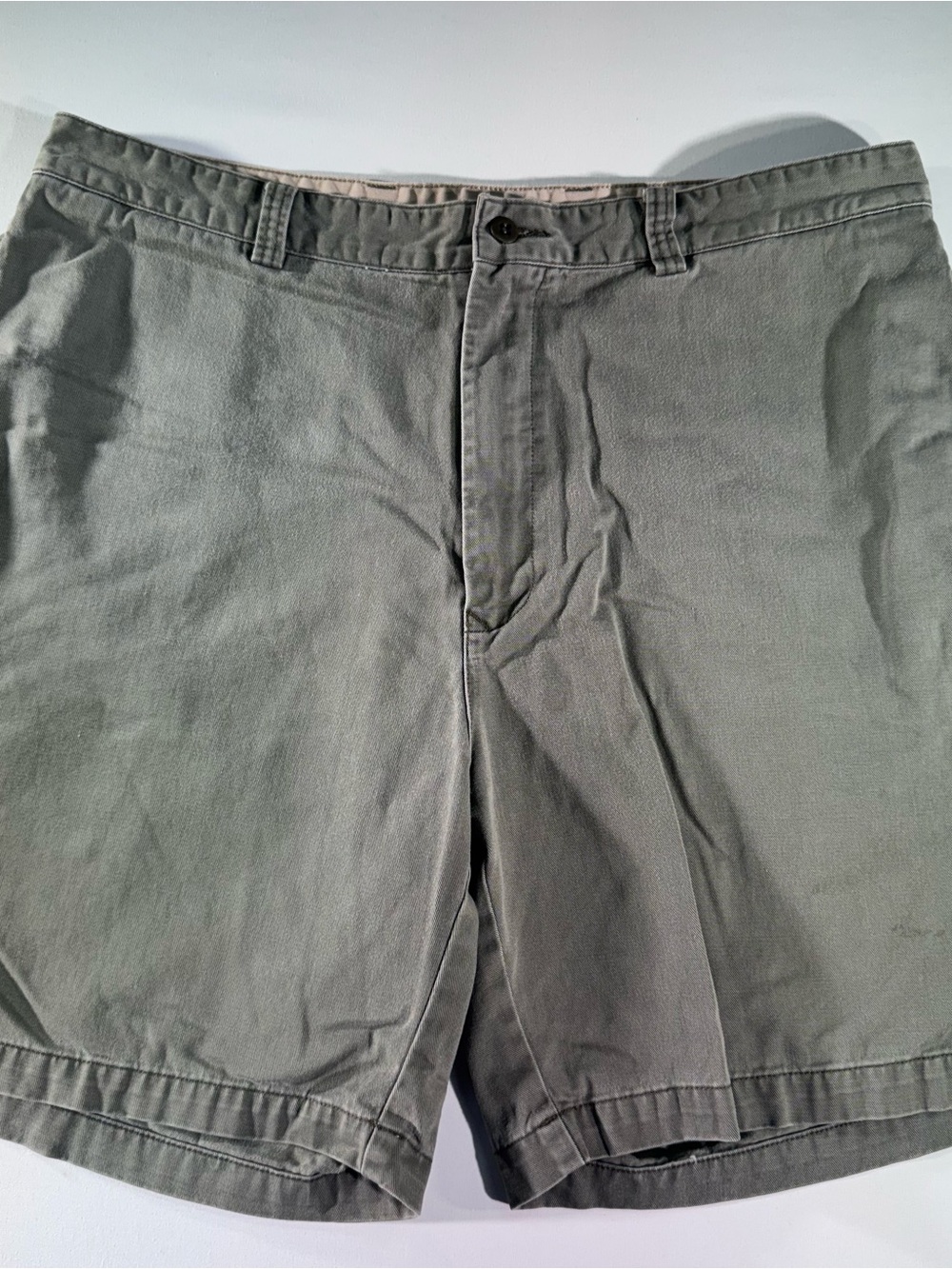 St. John’s Bay Men’s Green Khaki (Faded) Flat Front Chino Shorts, Size 38W